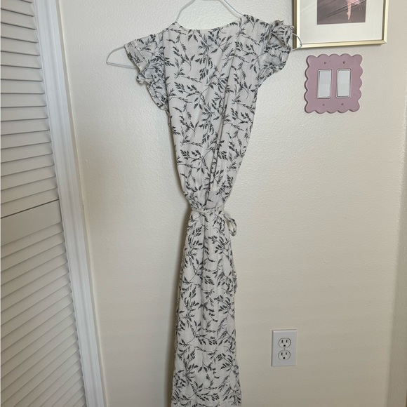Ruffle Sleeve Wrap Dress - Picture 4 of 7